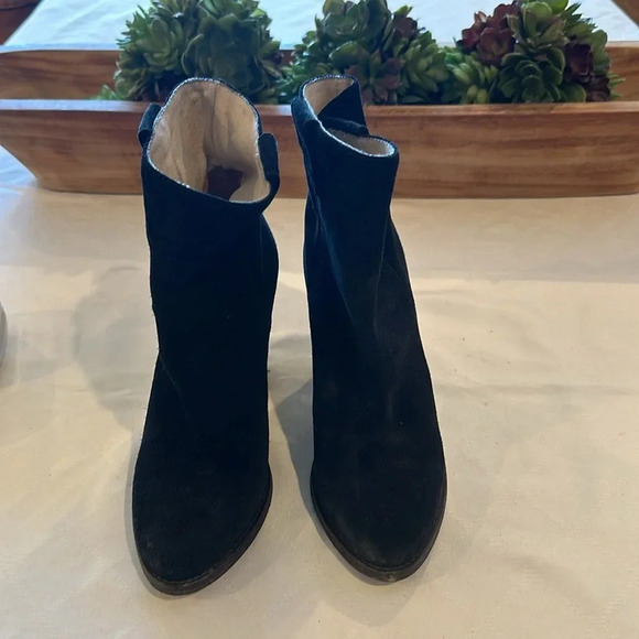 Aquatilla Flo Black Suede Weatherproof Ankle Boots heeled Booties heels sz 5.5 - Picture 2 of 8